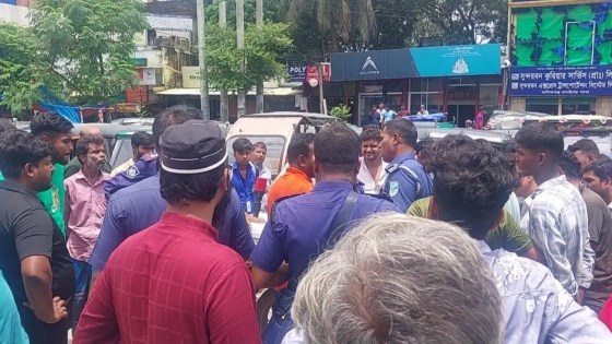 মহাসড়কের উপরে অবৈধ সিএনজি স্ট্যান্ড, আটক ৪