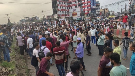 কুমিল্লা-৯ আসন পুনর্বহালের দাবিতে মহাসড়ক অবরোধ