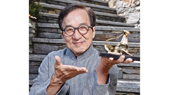 ‘ক্যারিয়ার লেপার্ড’ পুরস্কার জিতলেন জ্যাকি চ্যান