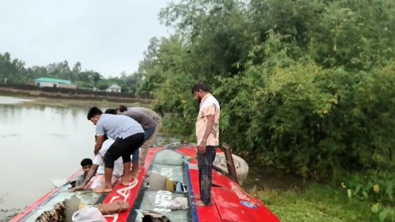 সাতসকালে দিনাজপুরে সড়ক দুর্ঘটনা, বাসে ছিলেন গণ অধিকার পরিষদ নেতা