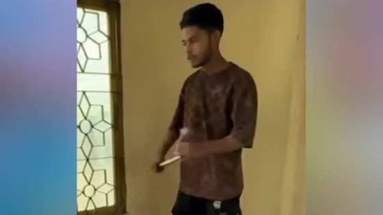 ছুরি দিয়ে খুঁচিয়ে খুঁচিয়ে কর্মচারীকে রক্তাক্ত করল মালিকের ছেলে