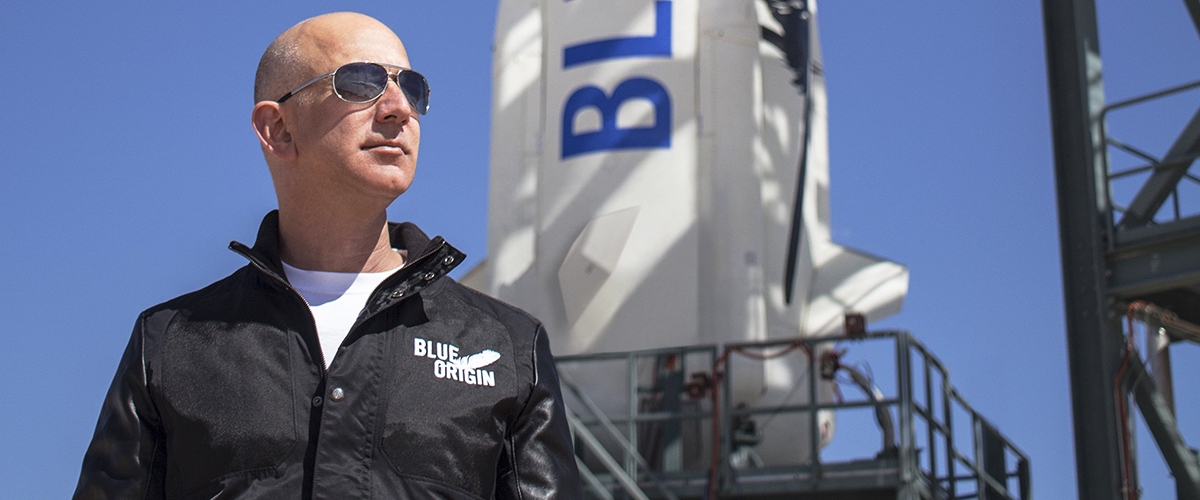 В рамките на мисията Blue Moon на естествения спътник на