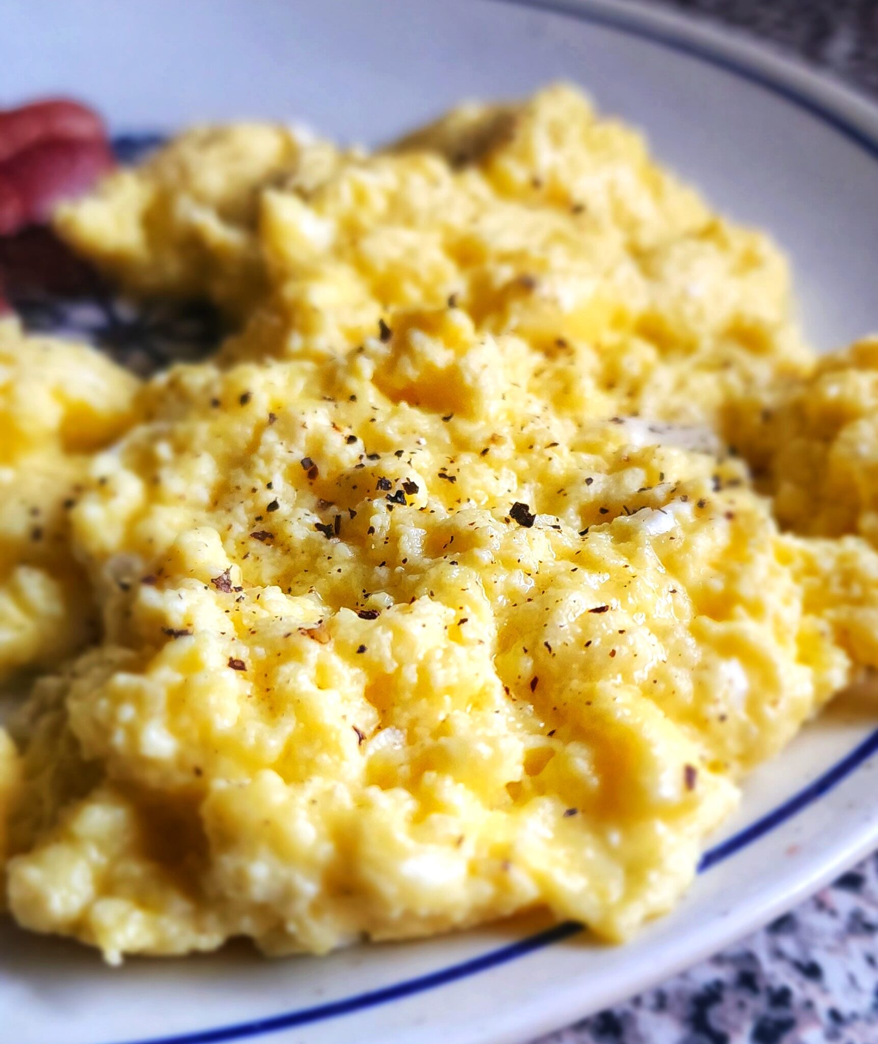Scrambled Eggs With Greek Yogurt Kalofagas.ca