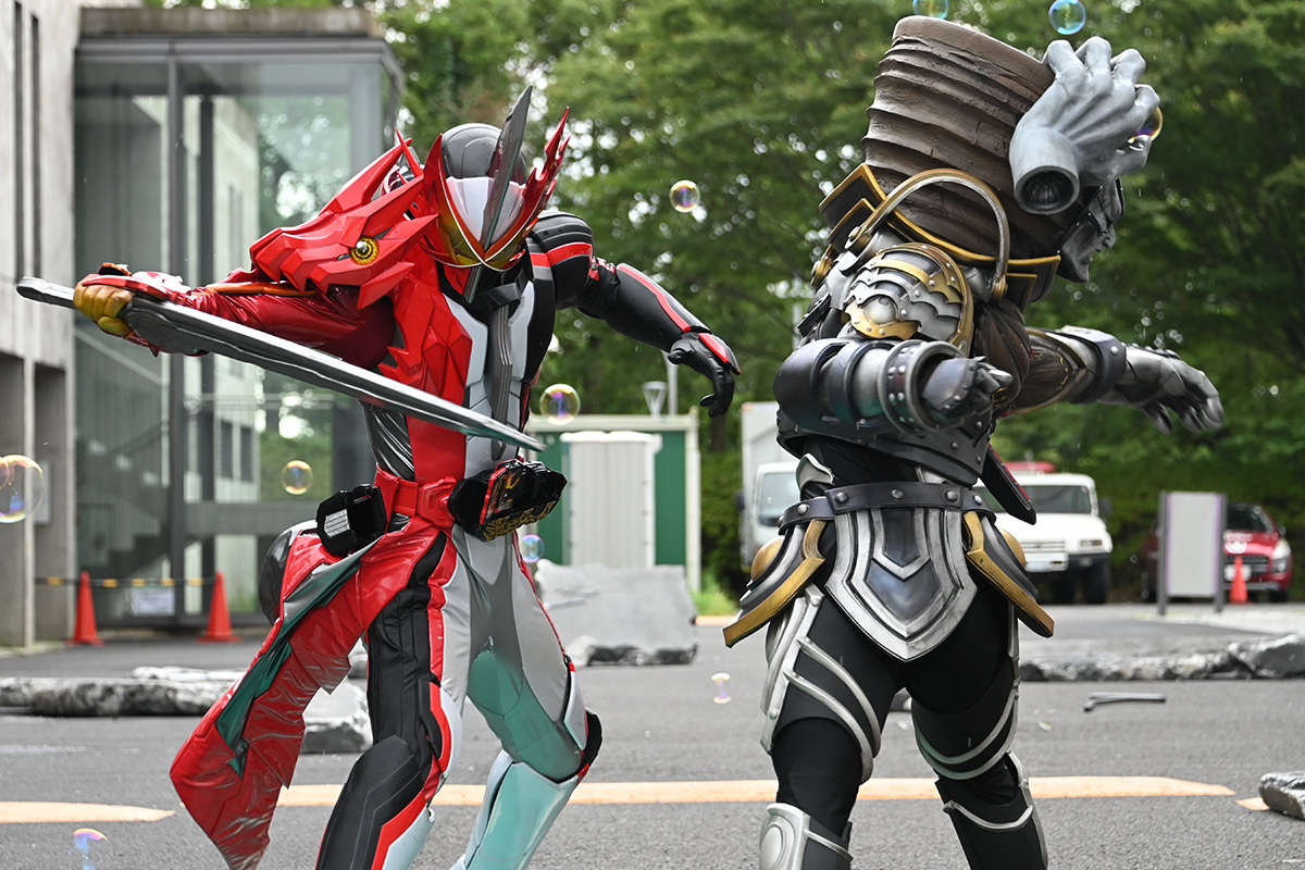 セイバー 第1章：「はじめに、炎の剣士あり。」 仮面ライダーWEB【公式】｜東映
