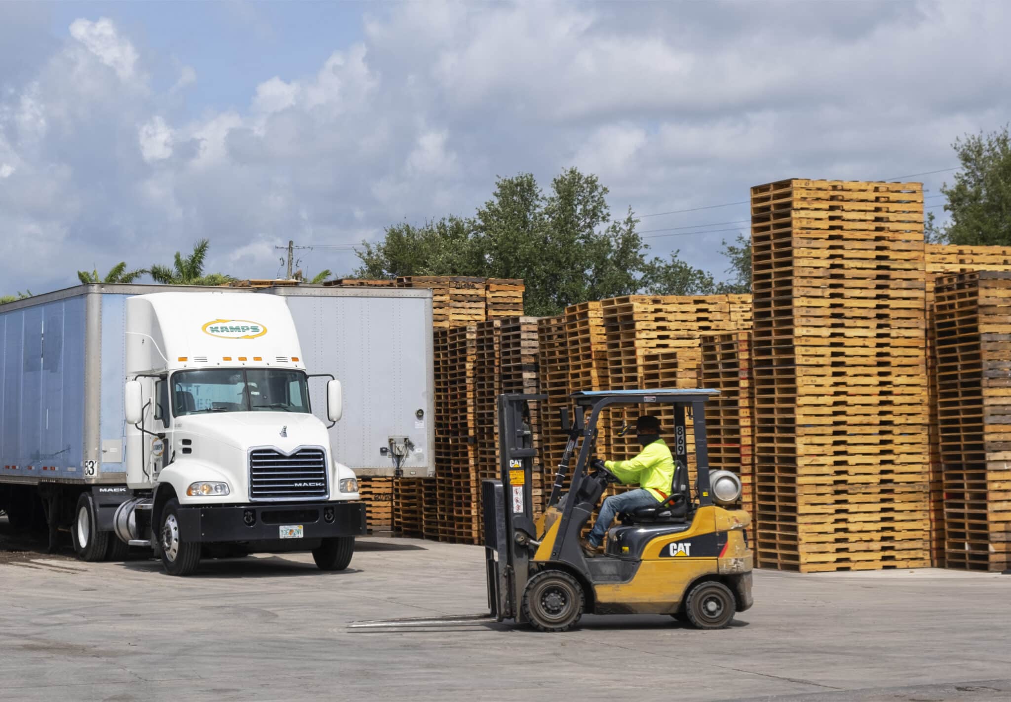 Miami, FL Wood Pallets For Sale & Pallet Recycling