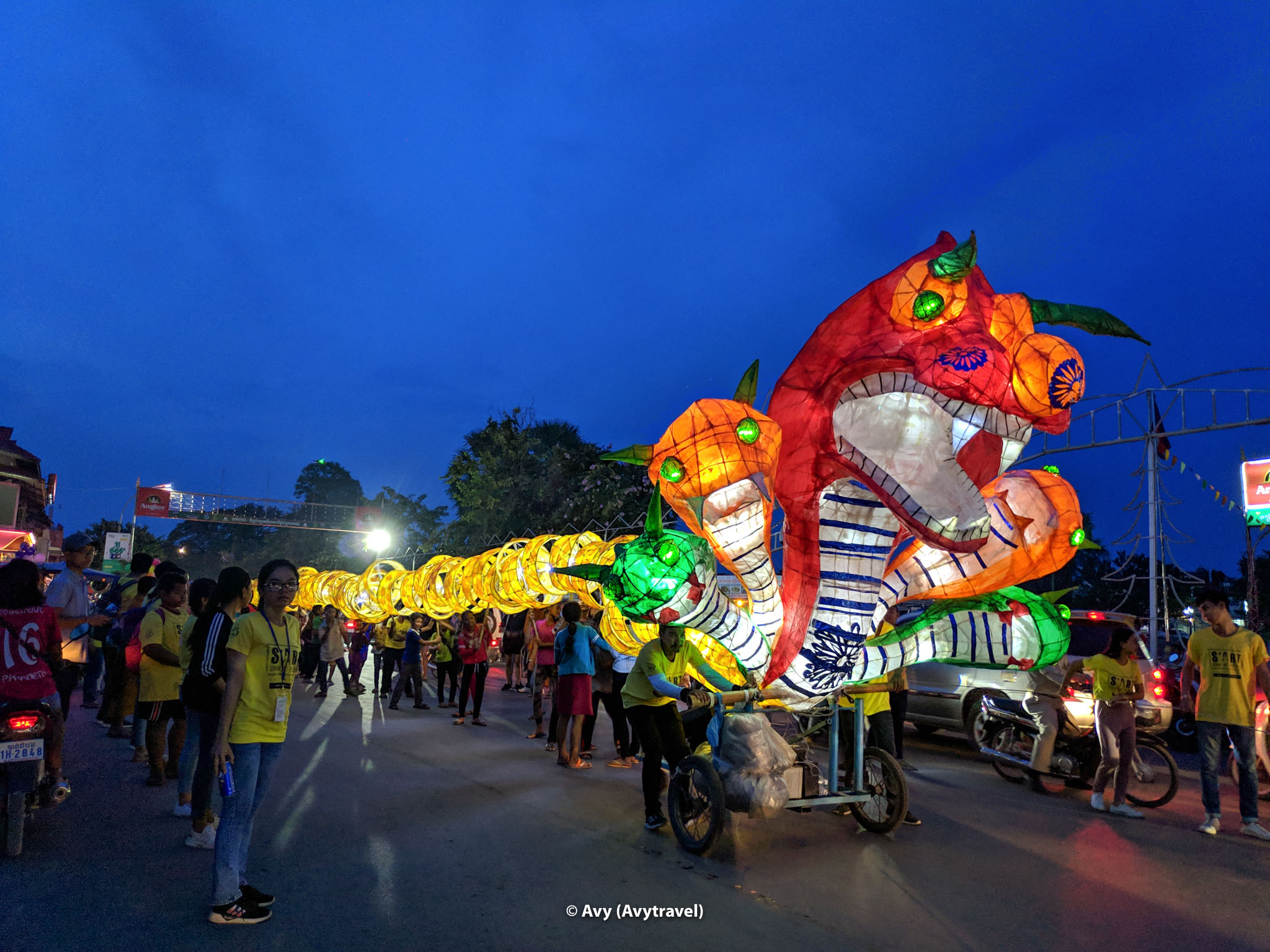 ក្បួនដង្ហែរតុក្តតាយក្ស ពីមហោស្រពសិល្បៈទីក្រុង ស្អាត បានលេចមុខចេញជាលើកទីមួយនៅទឹកដីក្រុងបាត់ដំបង