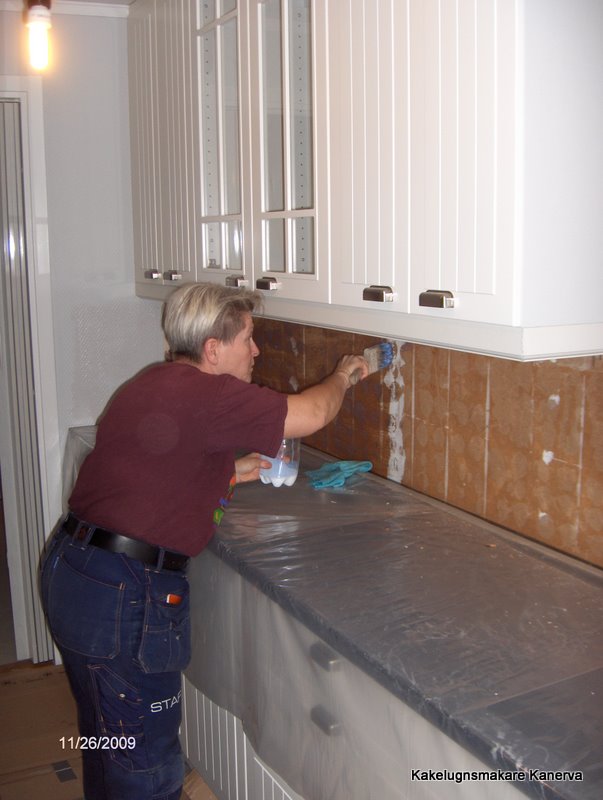 Sätta Kakel På Masonit Praktikant