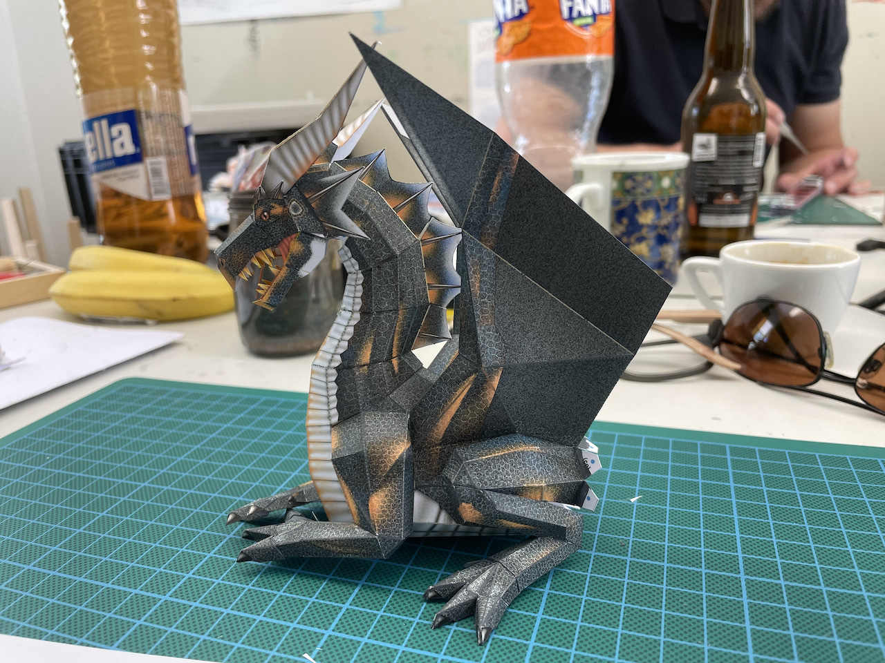 Schwarzer Drache Canon Creative Park Galerie Kartonbau.de Alles