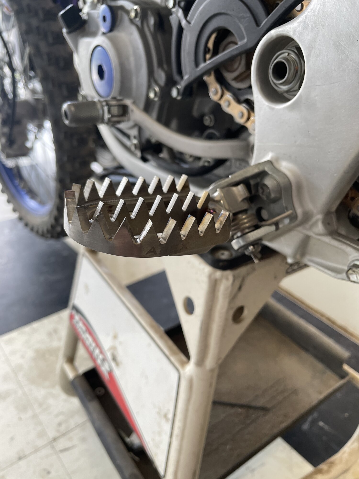 Raptor Titanium Offset Footpegs (Yamaha YZ250F/450F) Keefer, Inc. Tested