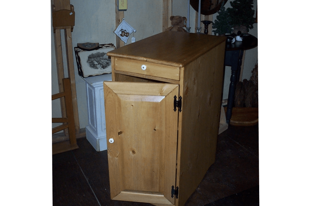 Small THE WALTERS POST