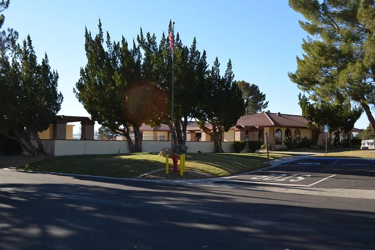 55+ RV Resort in Lancaster CA Leisure Lake Mobile Estates