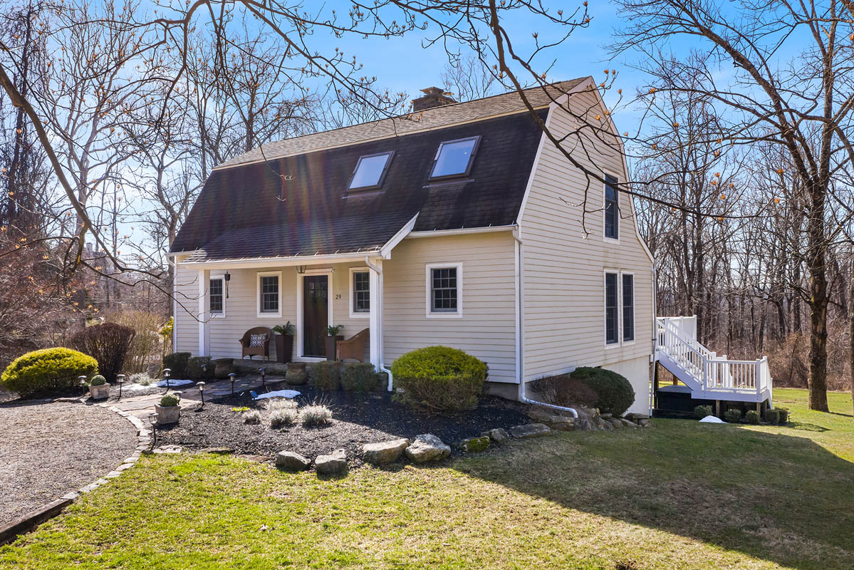 29 Haytown Road, Clinton Township Kelly Gordon