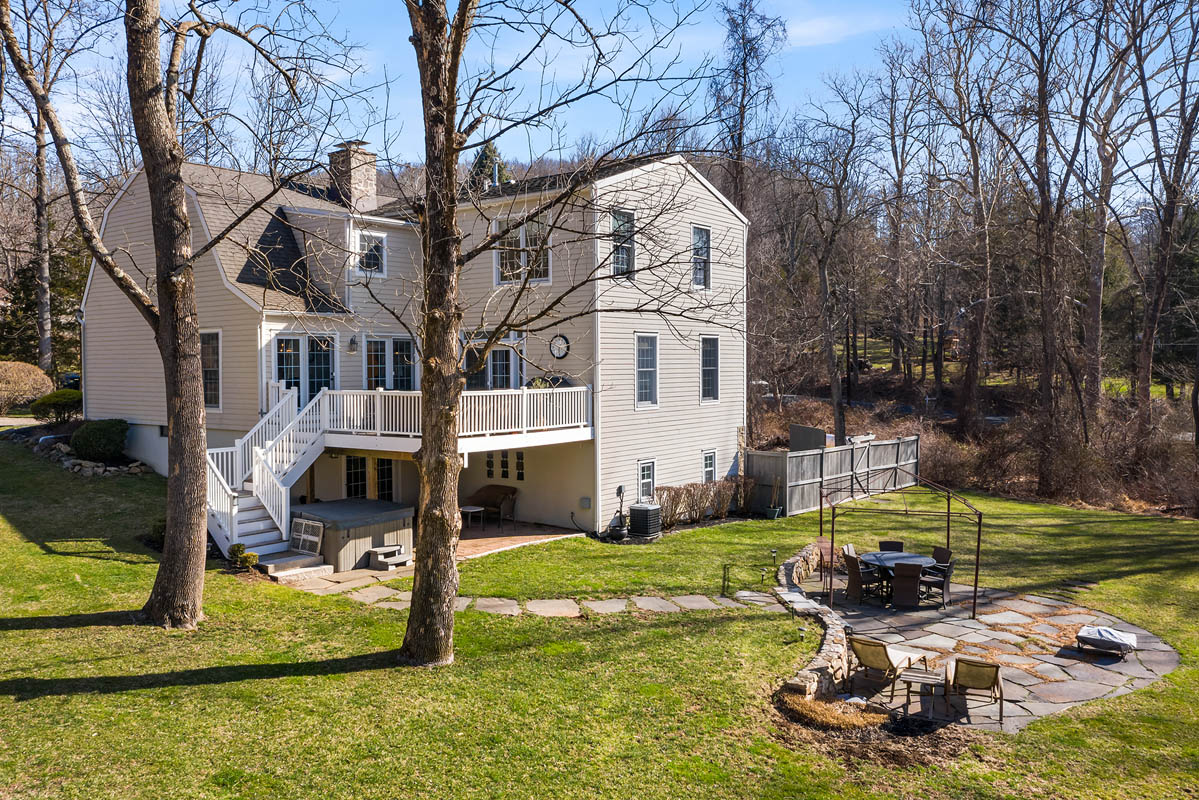 29 Haytown Road, Clinton Township Kelly Gordon