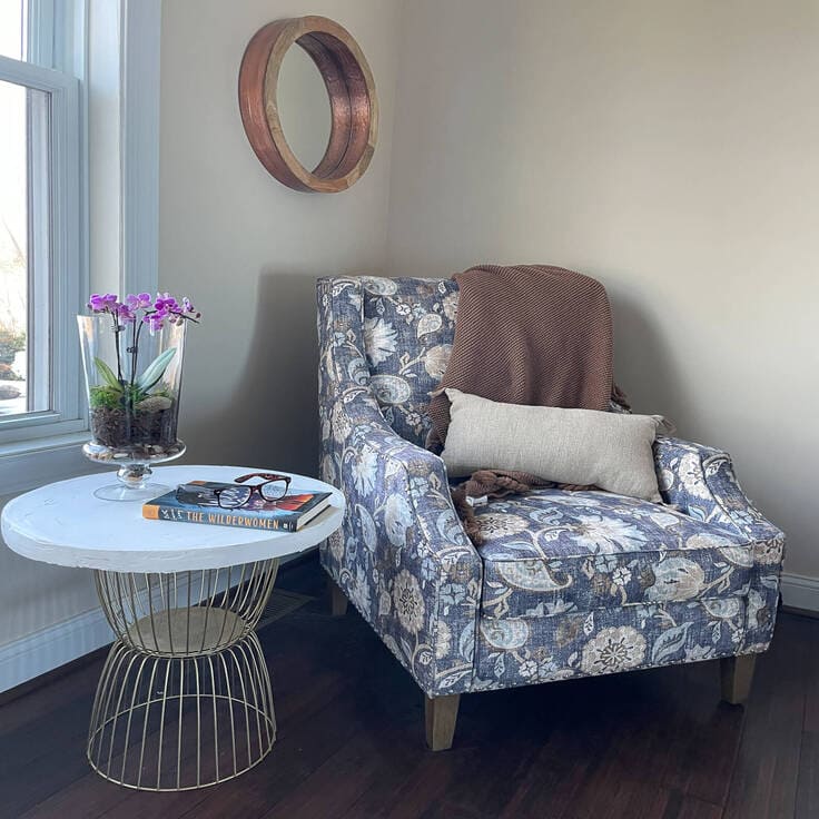 DIY Side Table From Wire Baskets Ideas for the Home