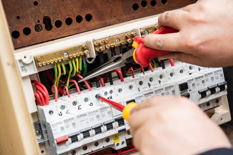 5 reasons to use a professional electrician in Adelaide Ken Hall…