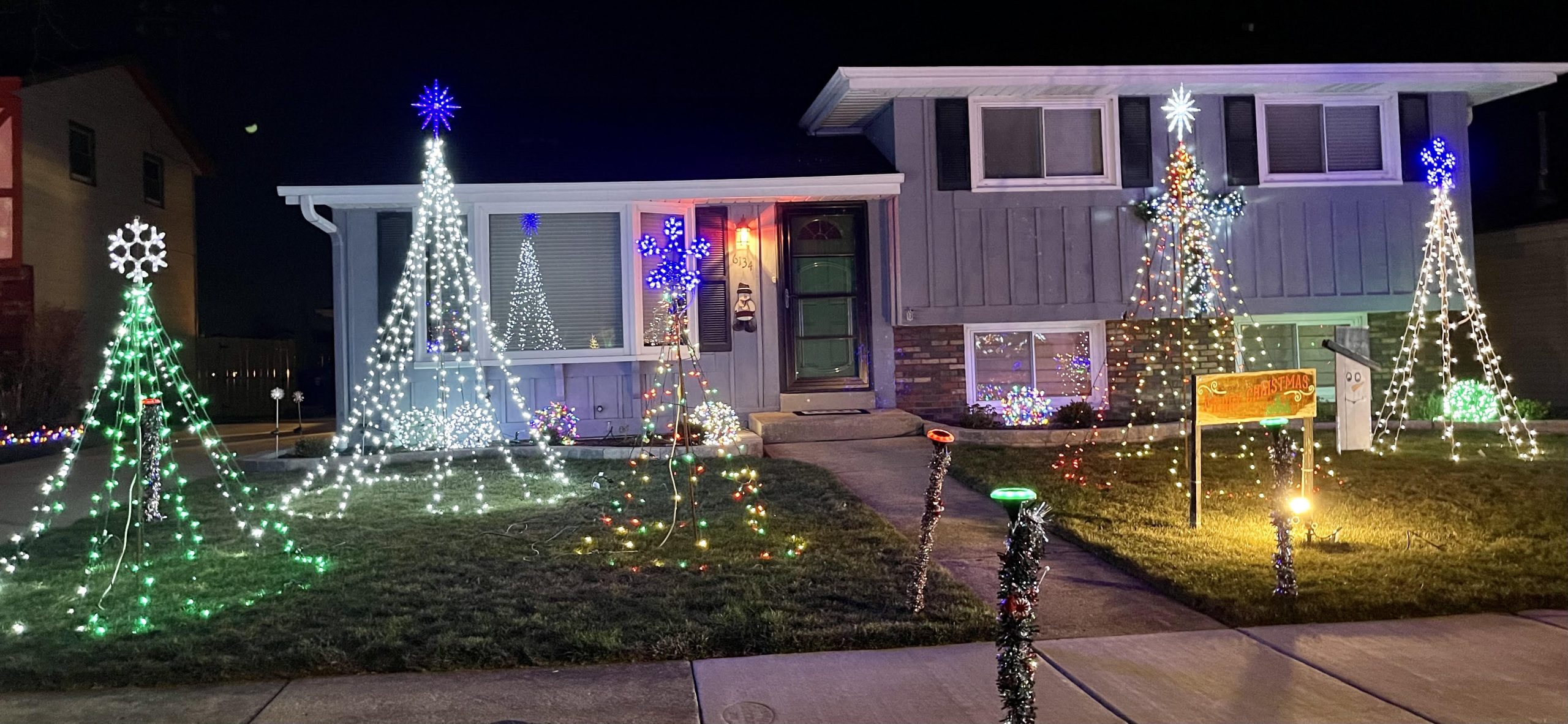 Capturing Kenosha Christmas Lane is a holiday tradition