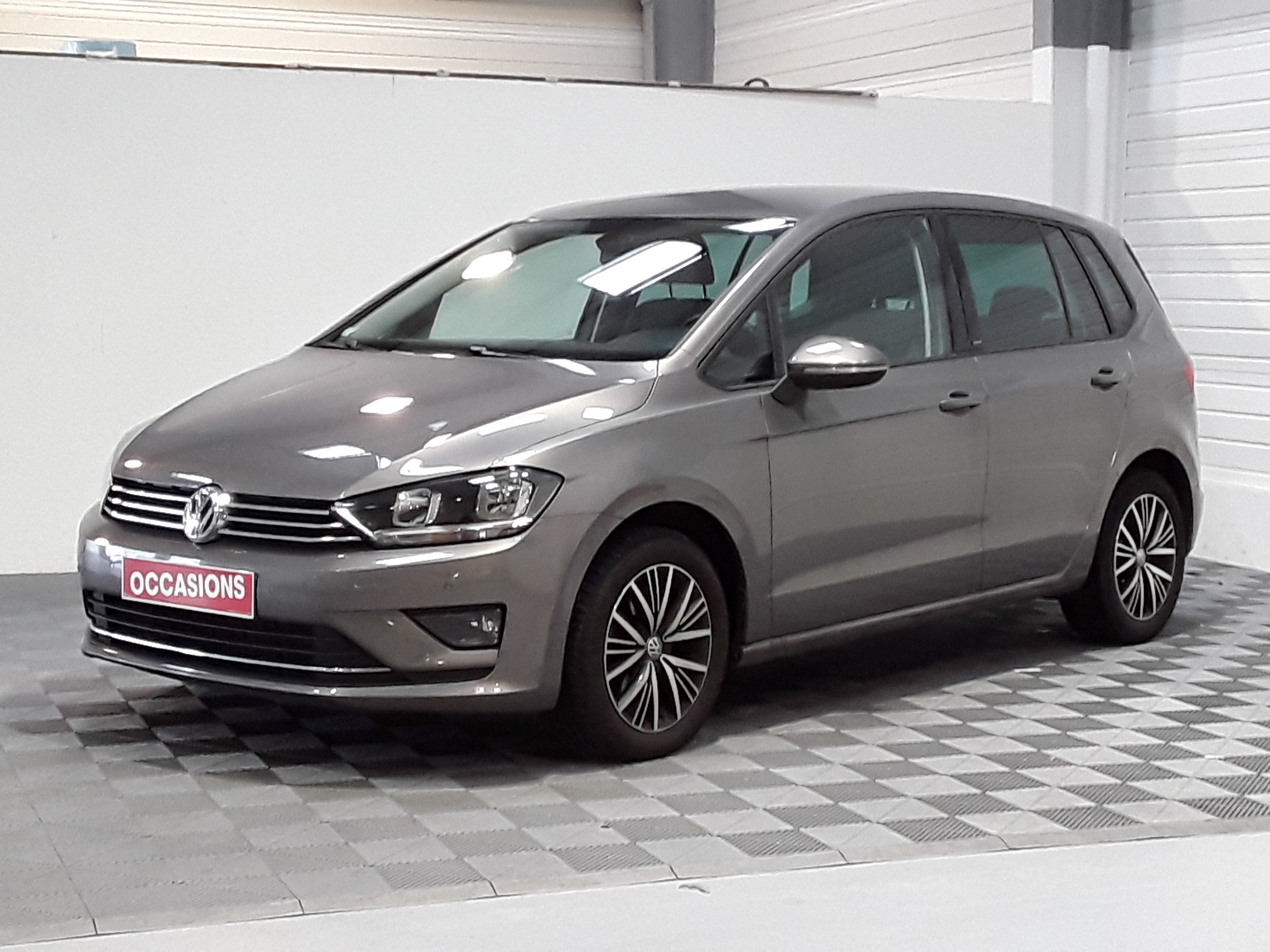 VOLKSWAGEN GOLF SPORTSVAN de 2016 La ChapelleSaintLuc