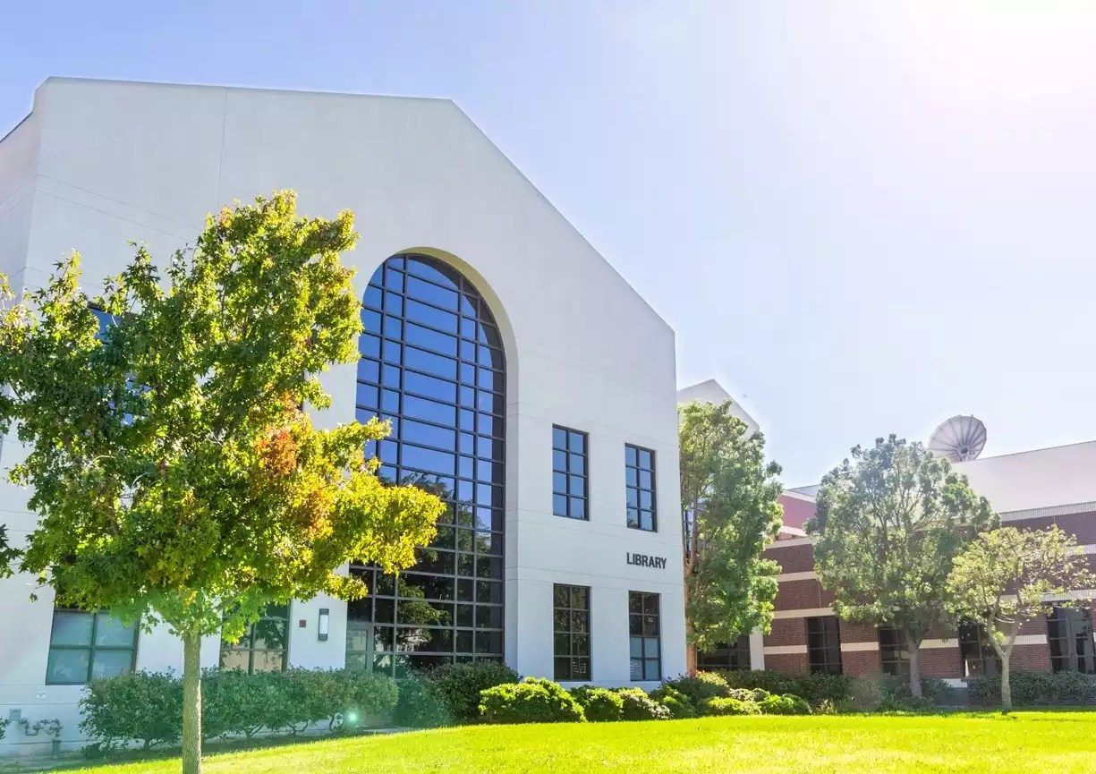 كلية إيرفين فالي Irvine Valley College