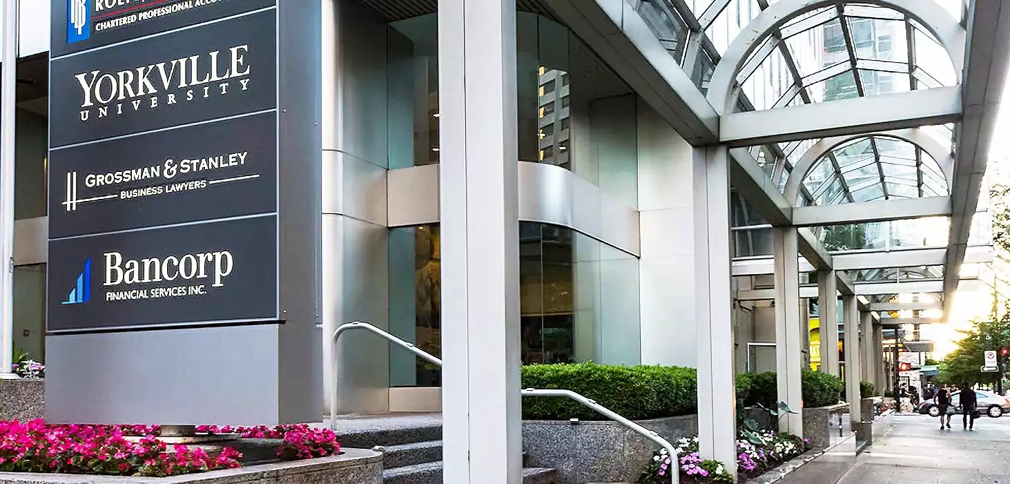 جامعة يوركفيل Yorkville University