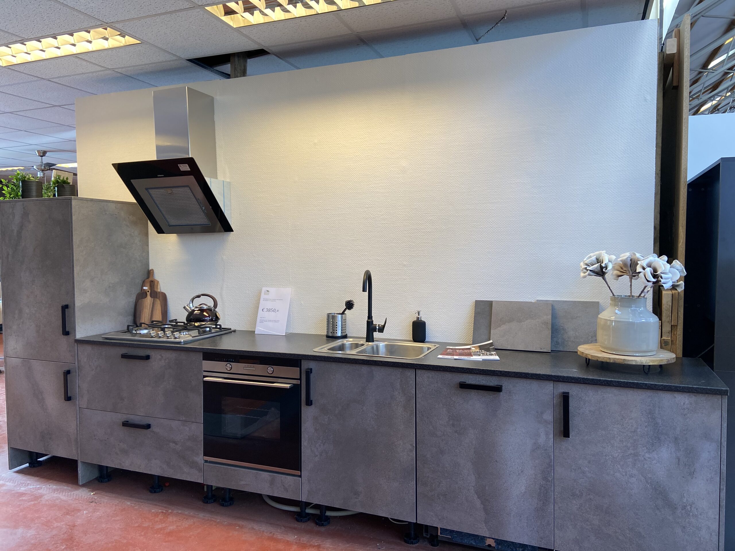 Grijze keuken enkelwandig, inclusief apparatuur! keukenschuur