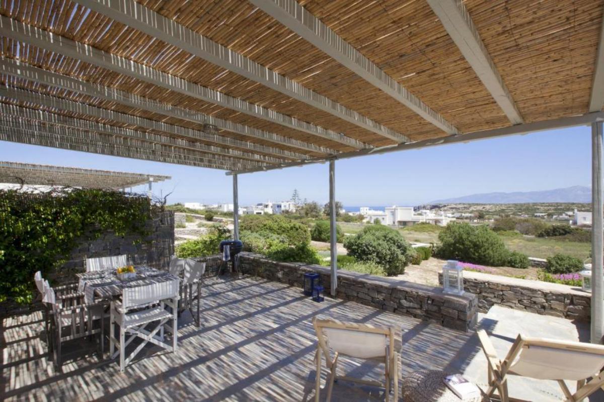 The 16 Best Luxury Villas in Paros, Greece (100 incredible!)