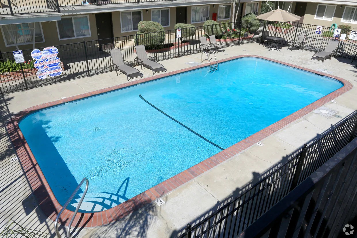 Royal Gardens Corporate Housing, Furnished Apartment, Serviced Rental