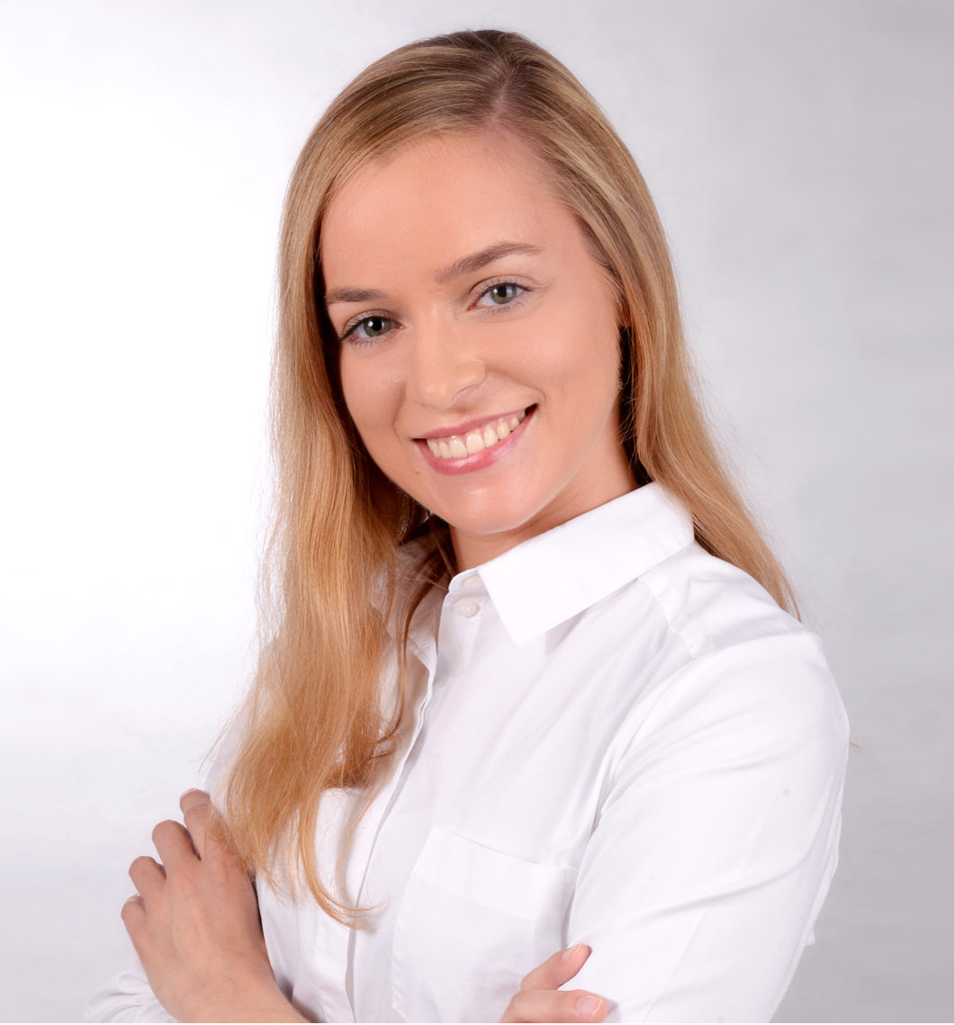 Vita Frau Dr. Nicola Stich Kieferorthopädische Gemeinschaftspraxis