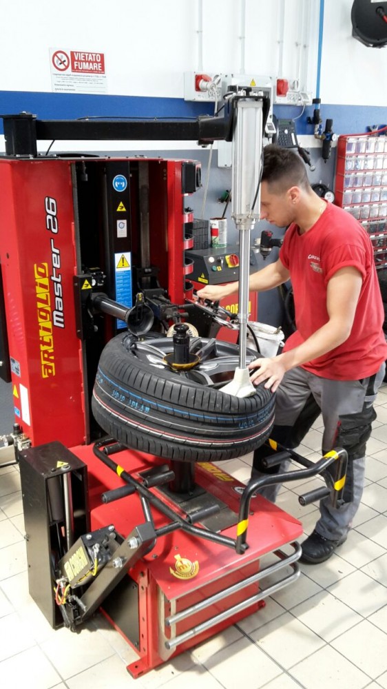 KF SERVICE GENOVA Carrozzeria, Gommista e Servizi