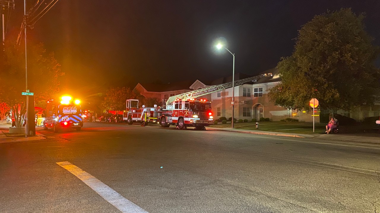 Fire at Central Bakersfield apartment complex displaces Fire at Central Bakersfield apartment complex displaces
