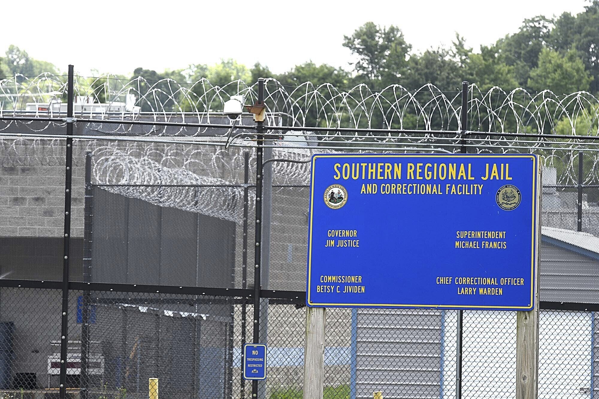Several former correctional officers indicted after death of man in(01)
