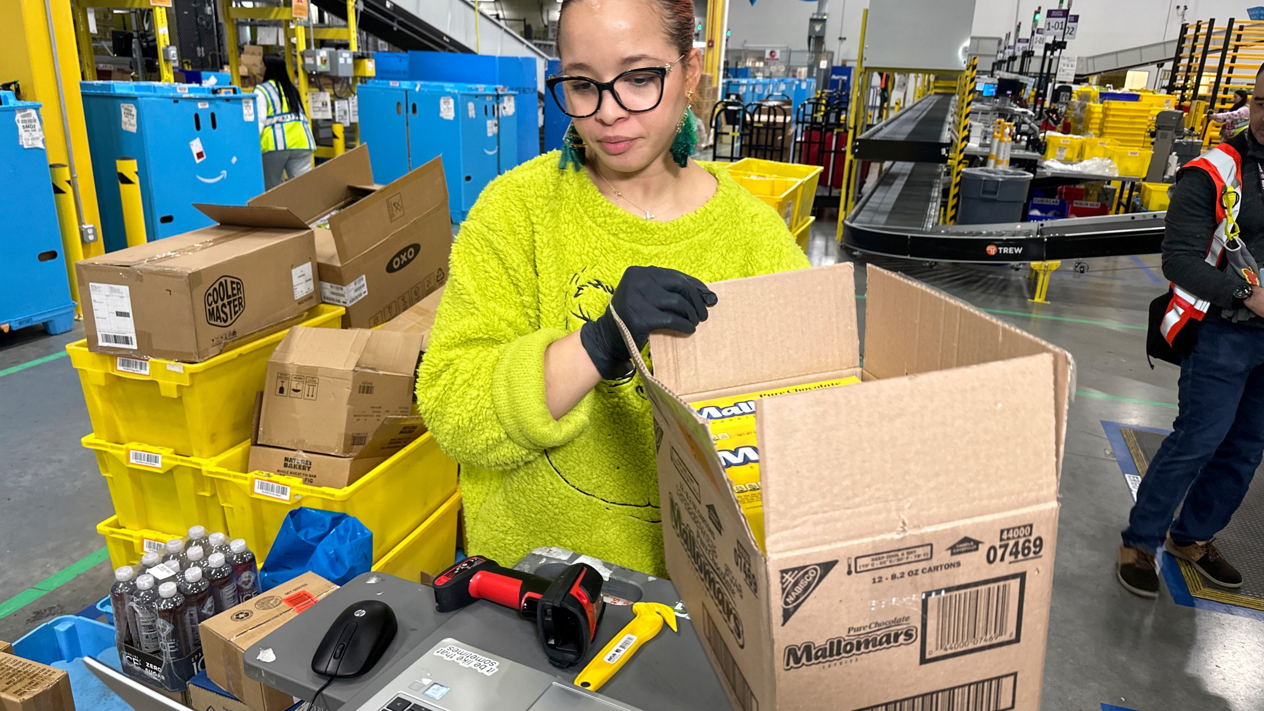 Amazon reports betterthanexpected revenue, profits for the holiday