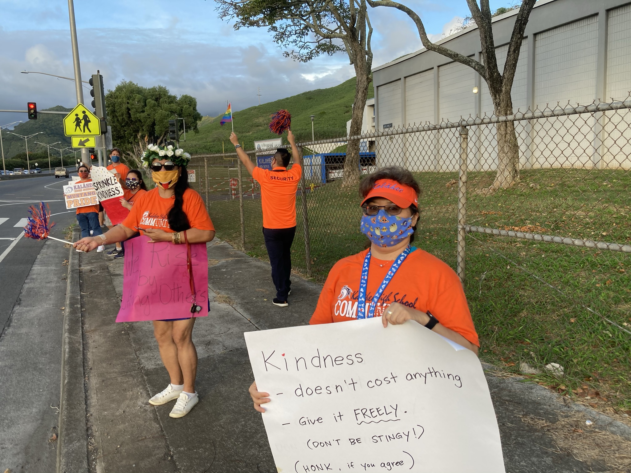 Kalaheo High School spreads aloha during National Random Act of