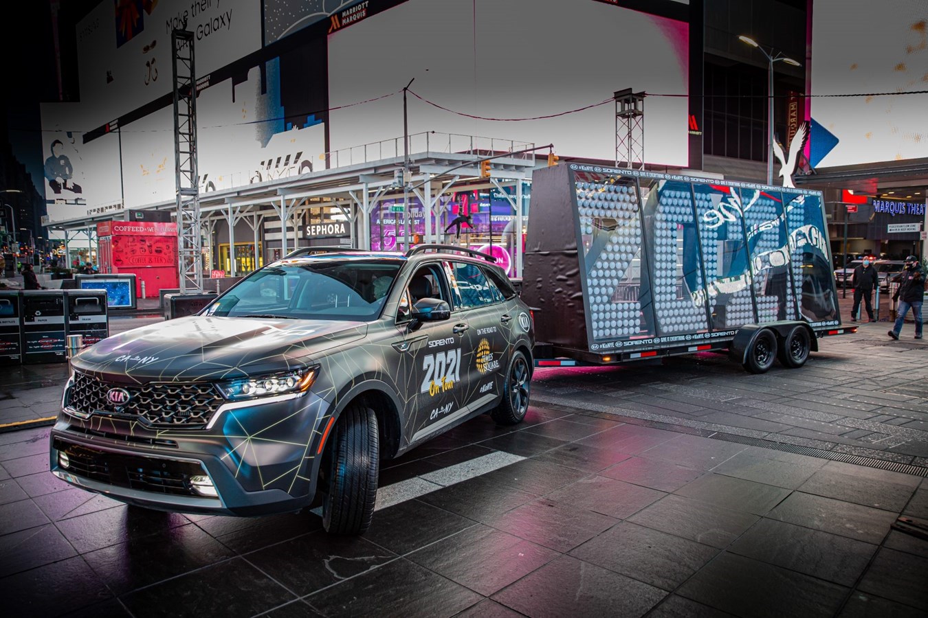 KIA SORENTO DELIVERS 2021 NEW YEAR’S NUMERALS TO TIMES SQUARE