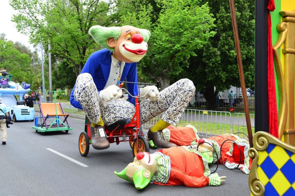Santa Is Still Coming To Town For The Adelaide Christmas Pageant