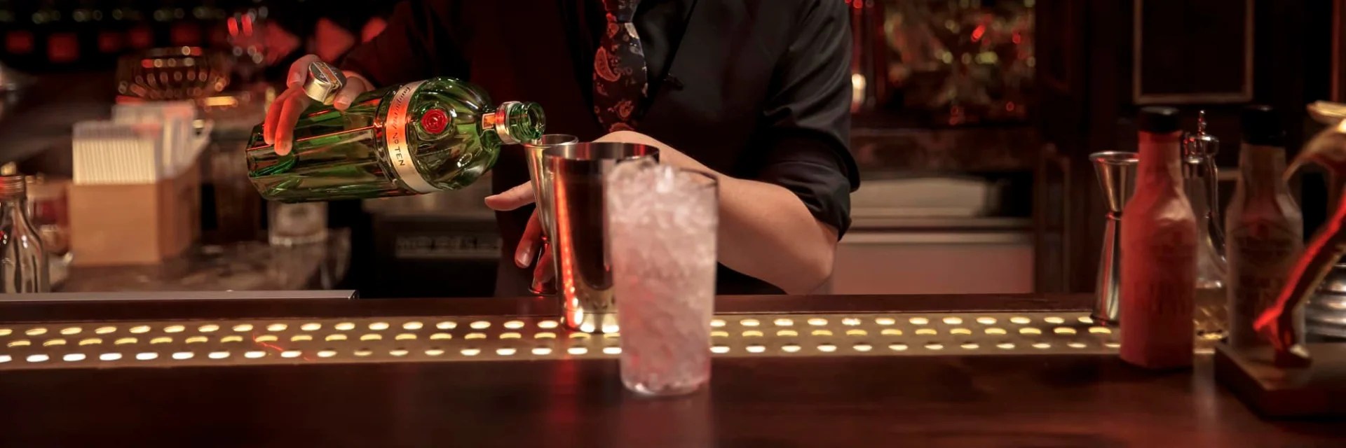 What Does A Bartender Do? How To A Bartender KimEcopak