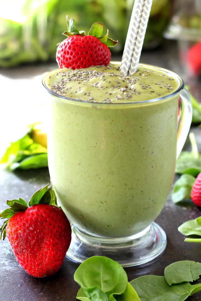 Strawberry Vanilla Protein Smoothie + Conscious Cleanse Giveaway Kim