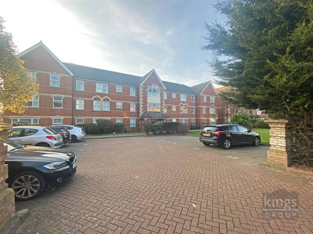 Cobham Close, Enfield, 2 bedroom, Flat Purpose Built