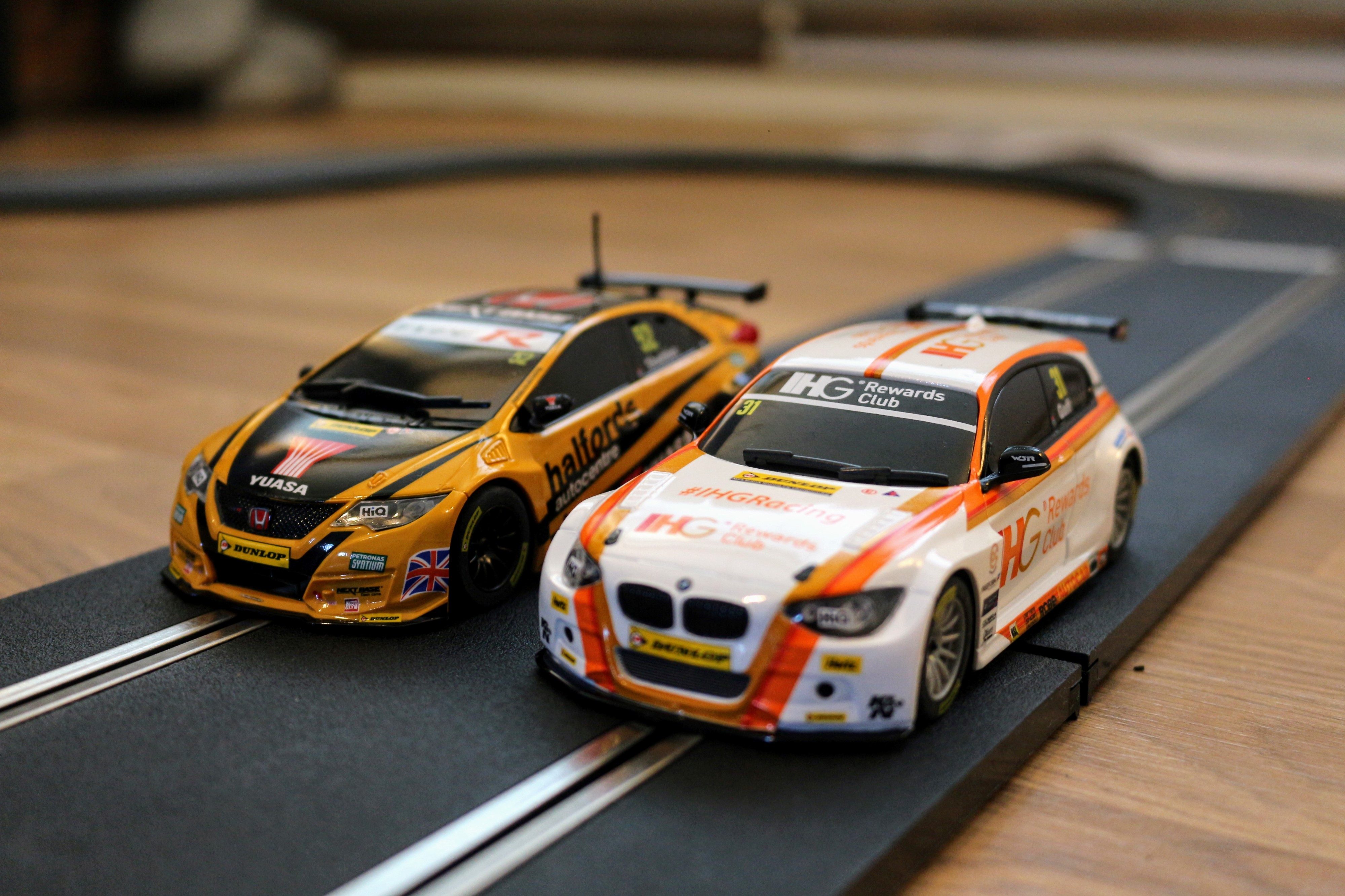 Review Scalextric C1732 BTCC Touring Car Battle Set Kip Hakes