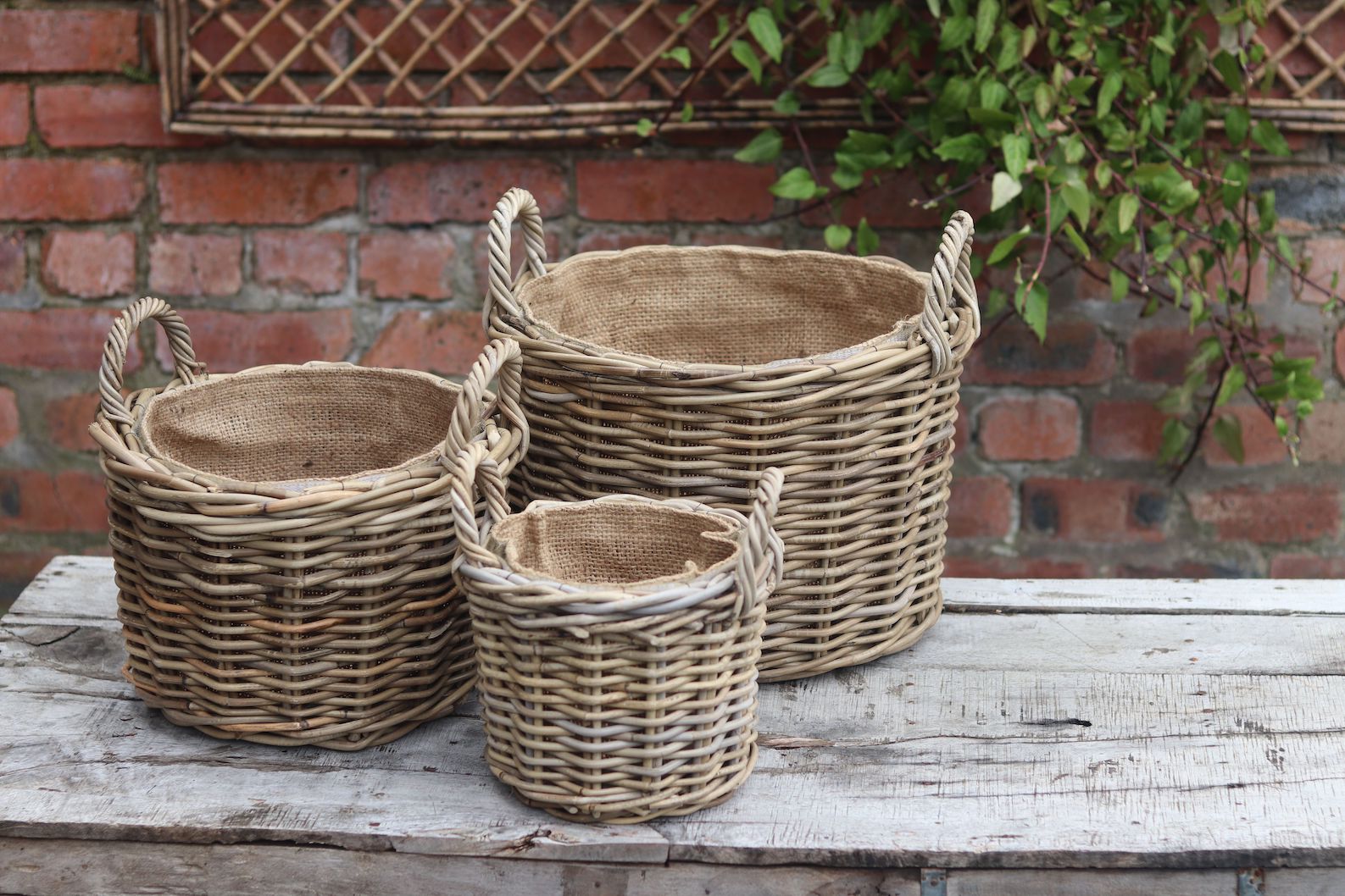 Round Basket with Removable Hessian Liner Large Kirklands