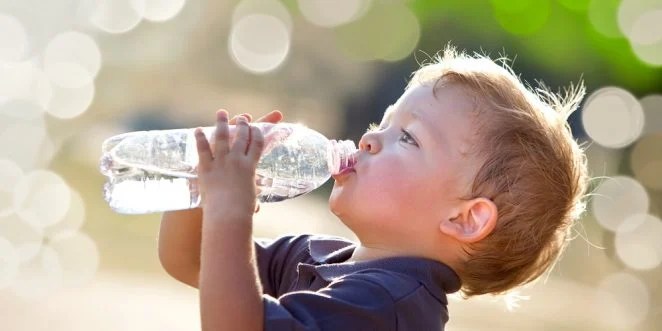 Die ideale Trinkmenge für Kinder So viel sollte Ihr Kind am Tag trinken