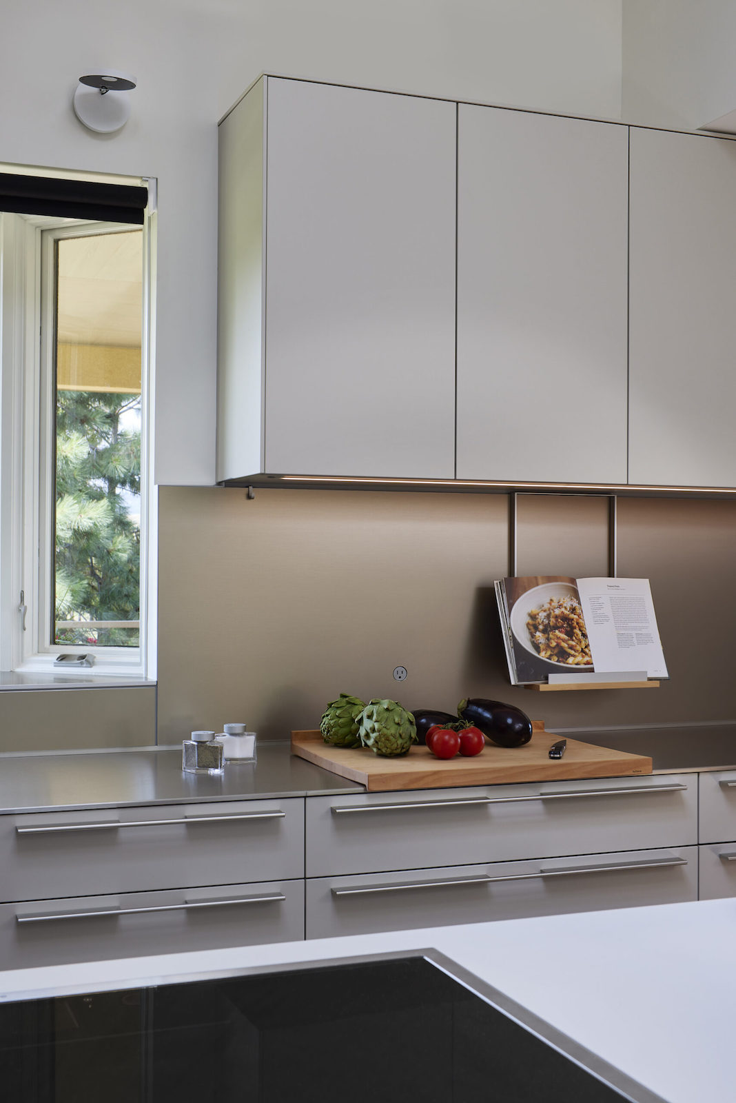 Sleek Sophistication Kitchen Remodel Kitchen Distributors