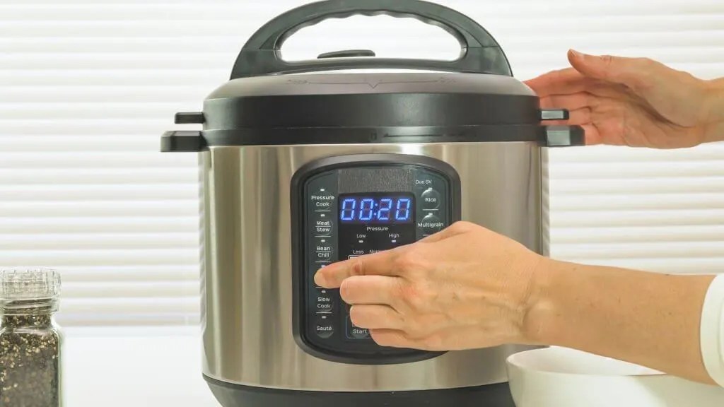 Does a Slow Cooker Use a Lot of Electricity? Quick ANSWER!