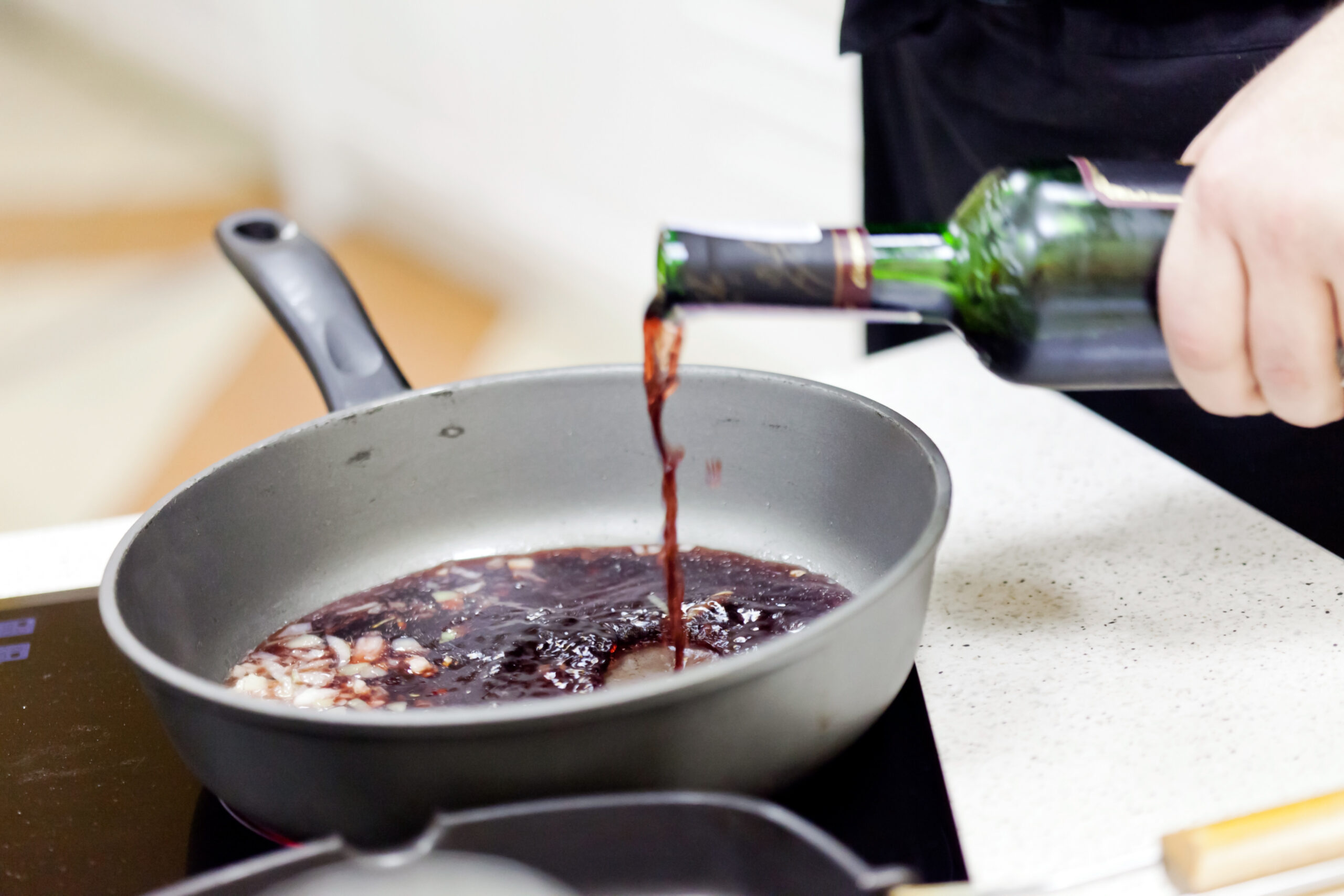 4 Best Wines To Keep In Your Kitchen