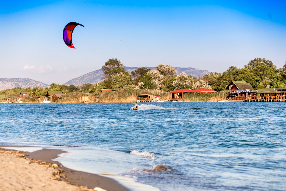 KiteWorldWide Kiteurlaub Montenegro Kitesurfen lernen im Kite Kurs