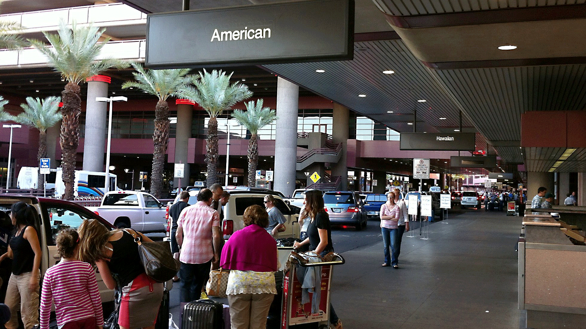 Designing Curbside Pickup/DropOff Zones at Airports