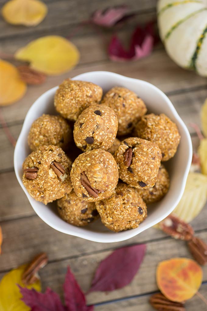 Fast and easy to make, pumpkin chocolate chip cookie dough bites are the perfect energy-packed snack filled with power foods like oats, protein and dates.