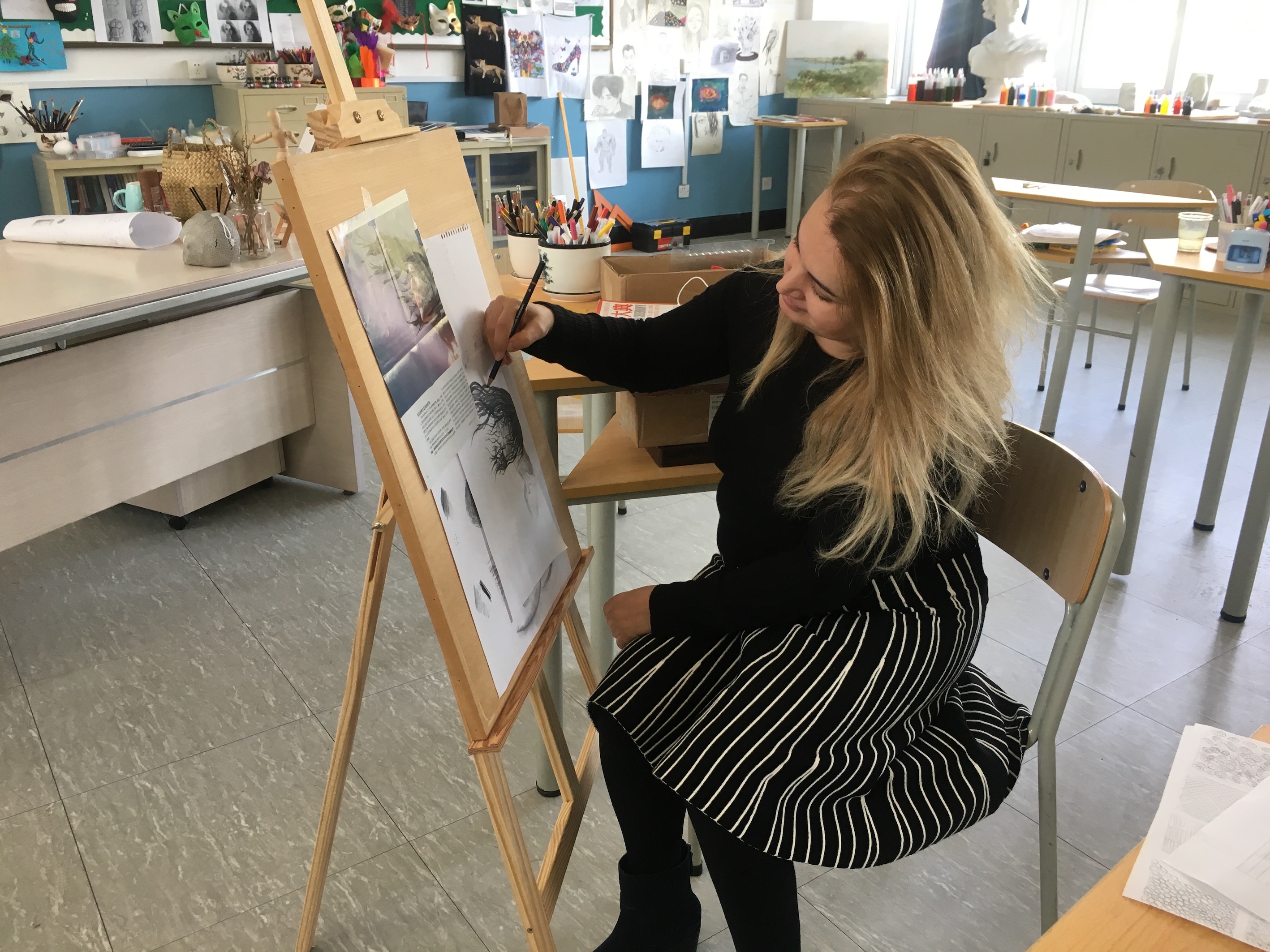 The Art Teacher of St. Mary’s Pinghu High School KnowledgeLink