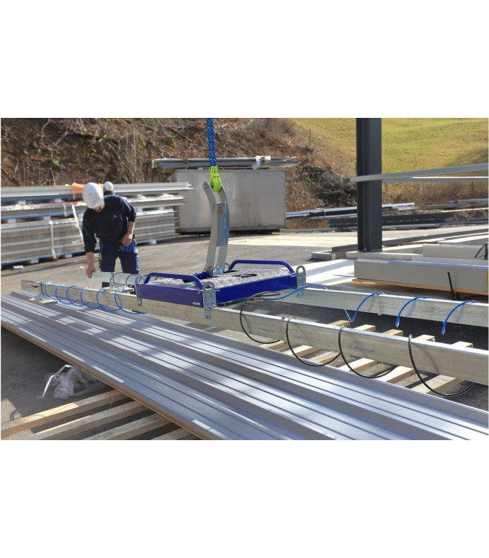 Suction cup lifting device for cladding sheet