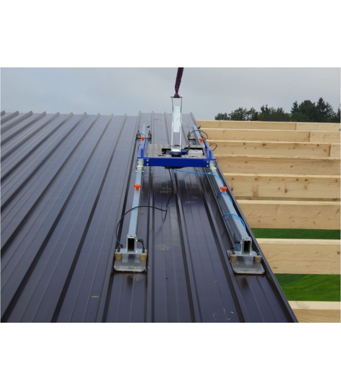 Suction cup lifting device for cladding sheet