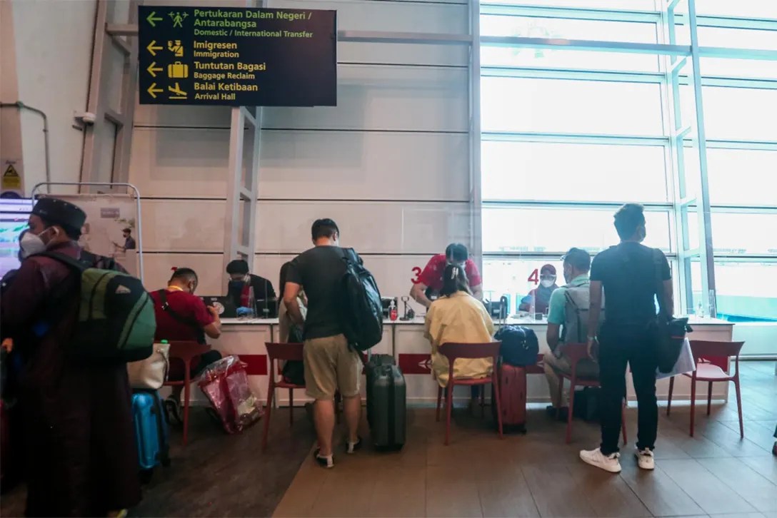Immigration Dept KLIA congestion due to travellers who failed to